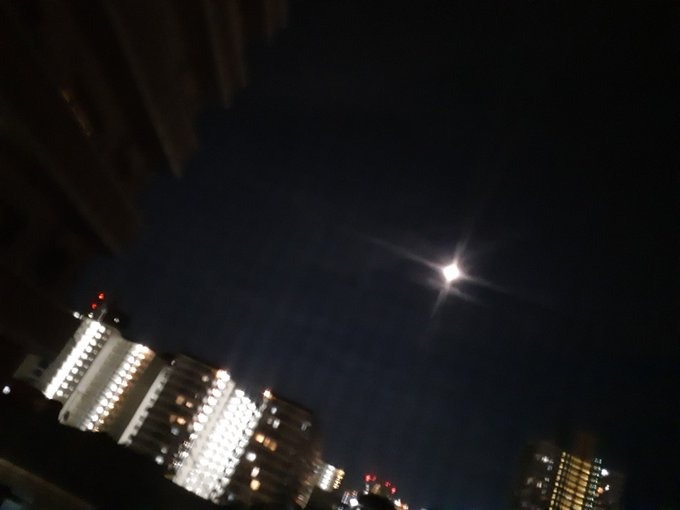 ルームから見えるお月の画像