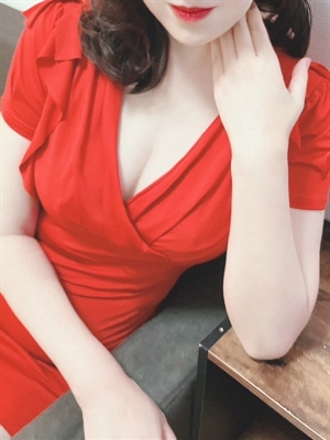 大人女性特有の色気と清潔感溢れ